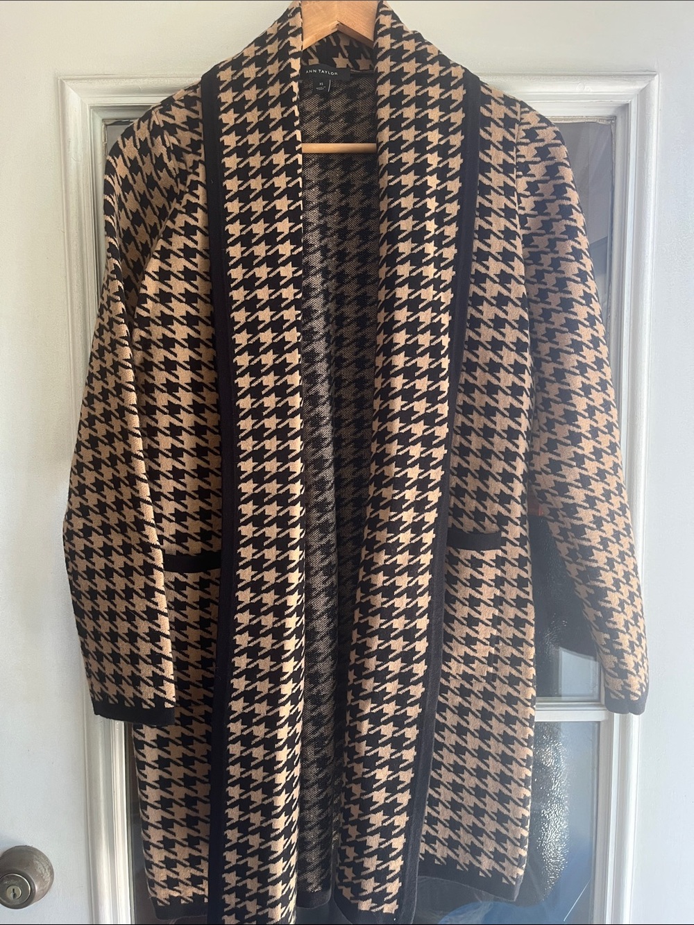 Ann Taylor Black and Camel Houndstooth Open Cardigan Blazer